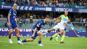 英超保级生死战：水晶宫VS利物浦，积分榜激战正酣